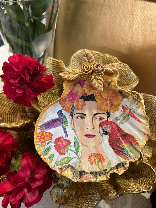 Frieda Scallop Shell