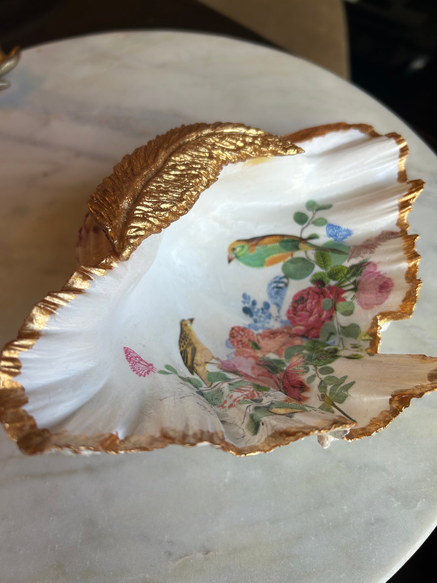 Bird Bloom Strawberry Clam Shell