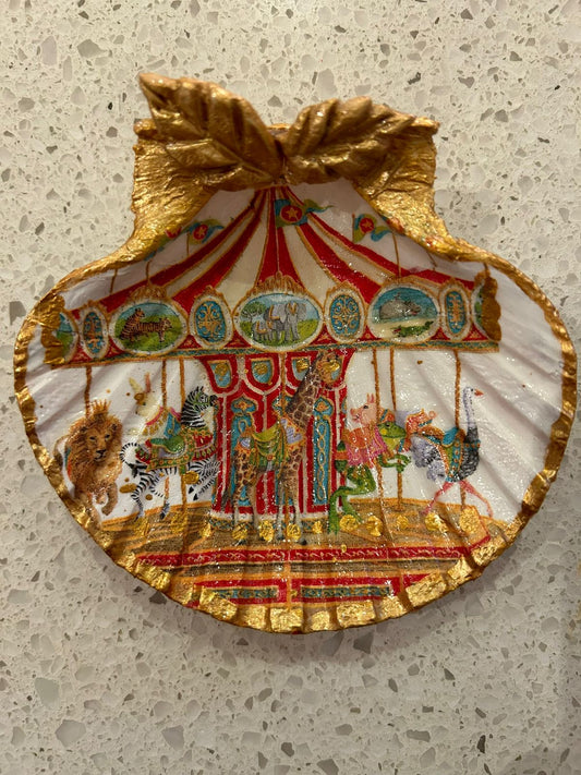 Circus Scallop Shell