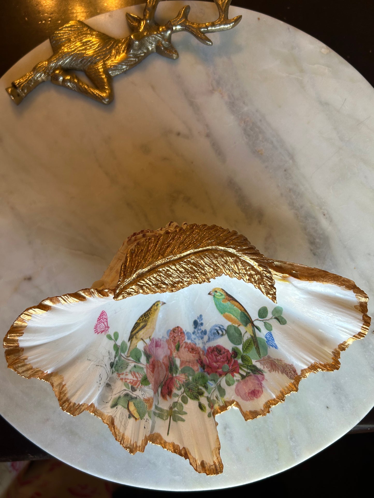 Bird Bloom Strawberry Clam Shell