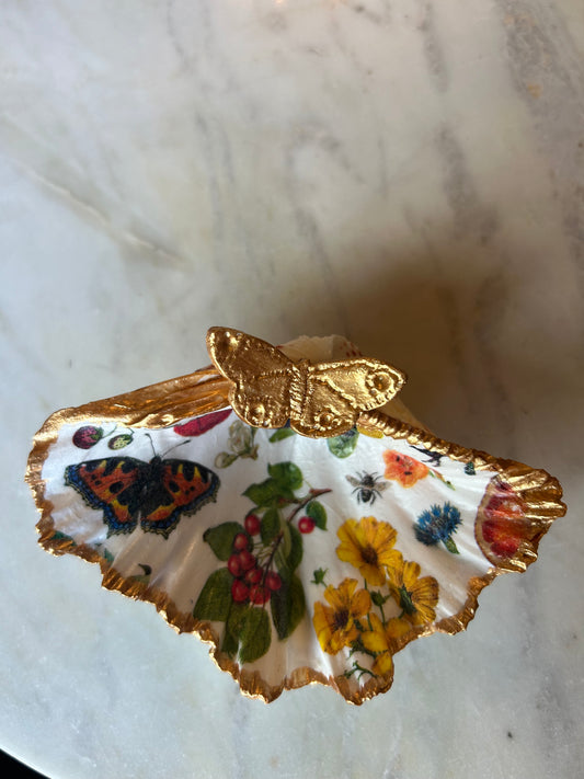 Butterfly Garden Strawberry Clam Shell