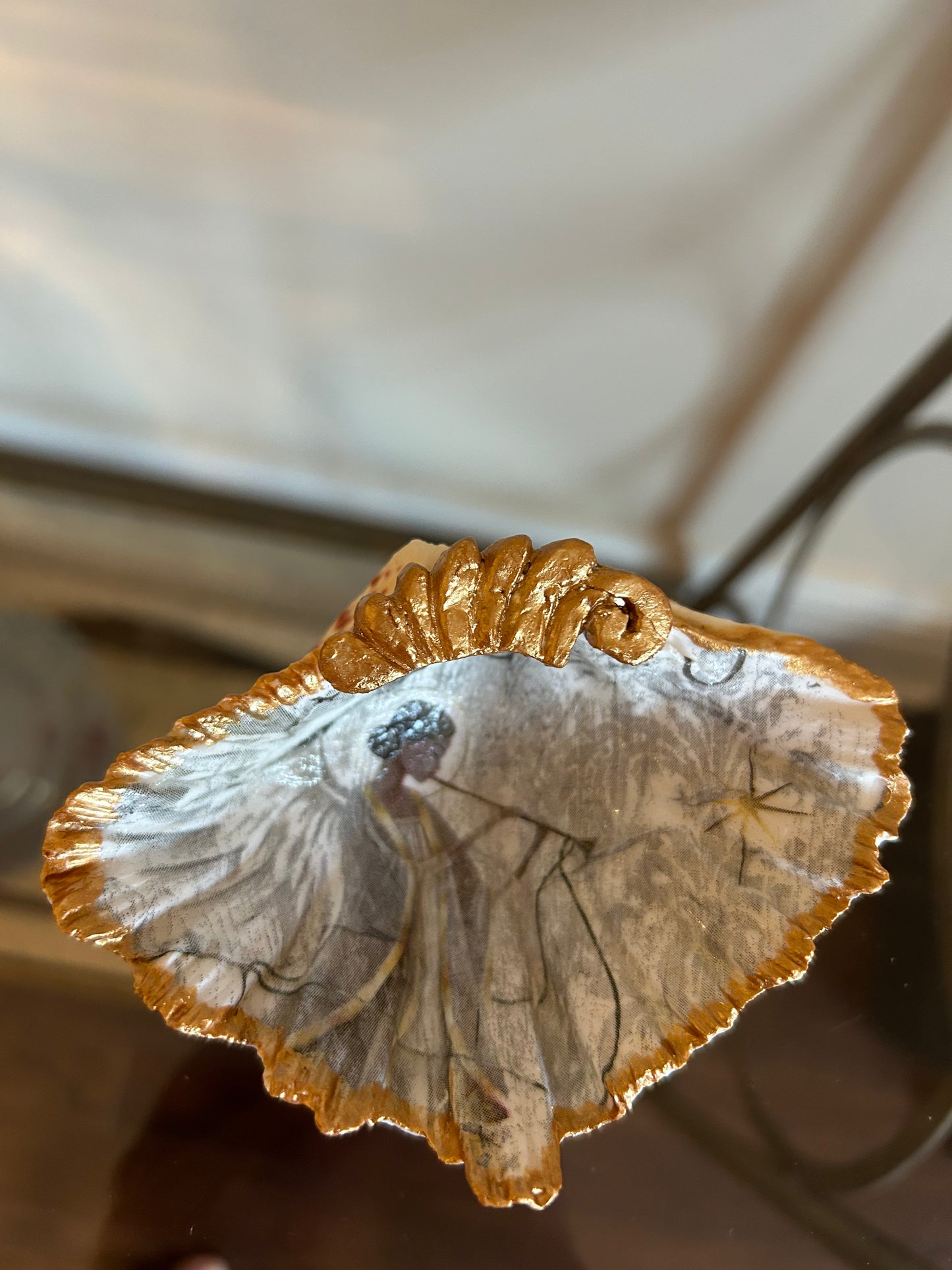 Angel Strawberry Clam Shell