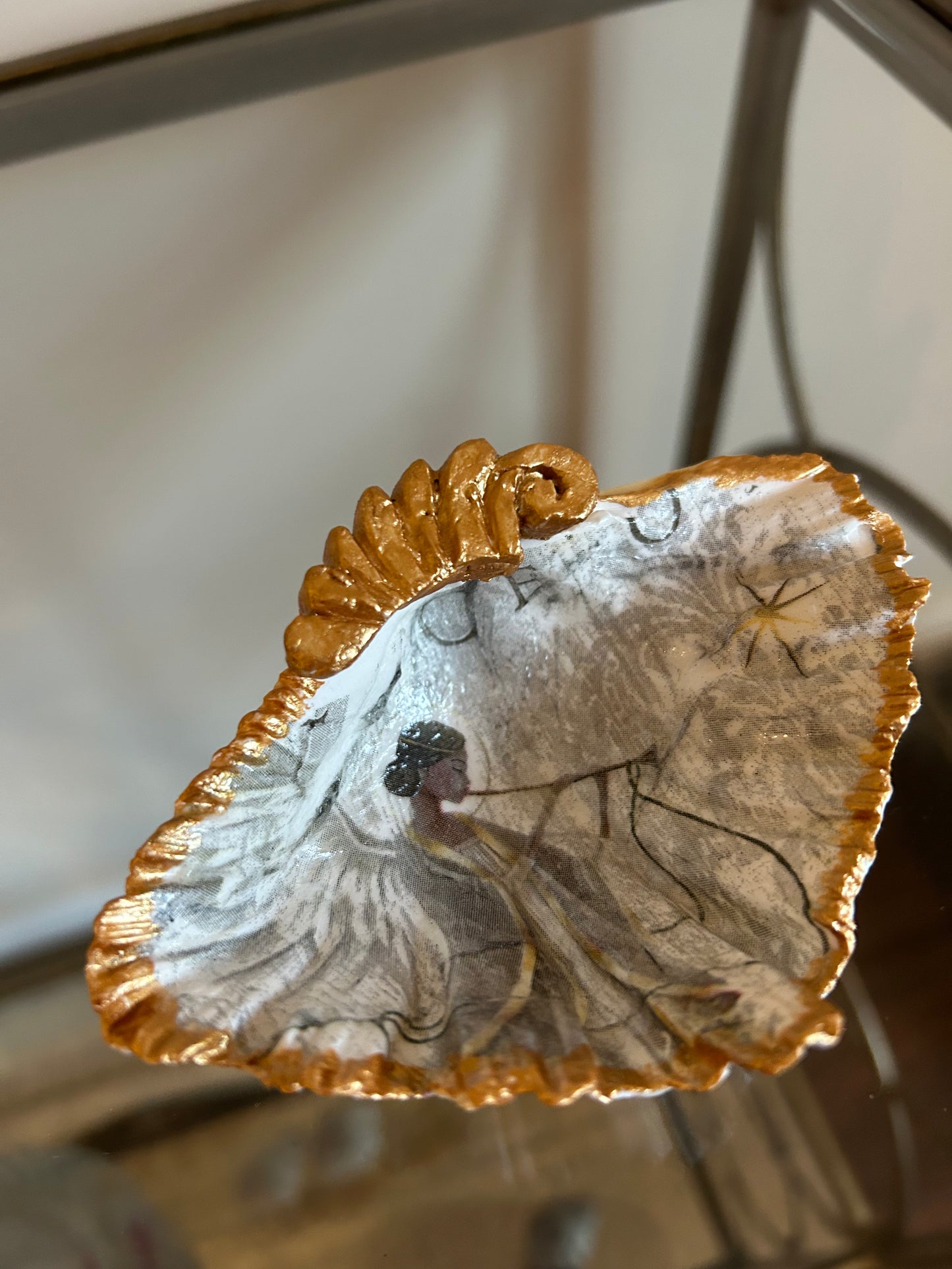 Angel Strawberry Clam Shell