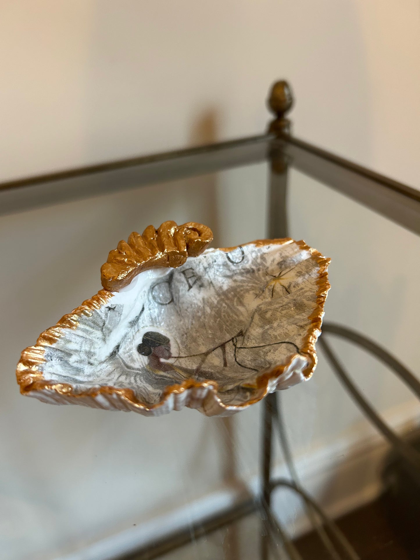 Angel Strawberry Clam Shell