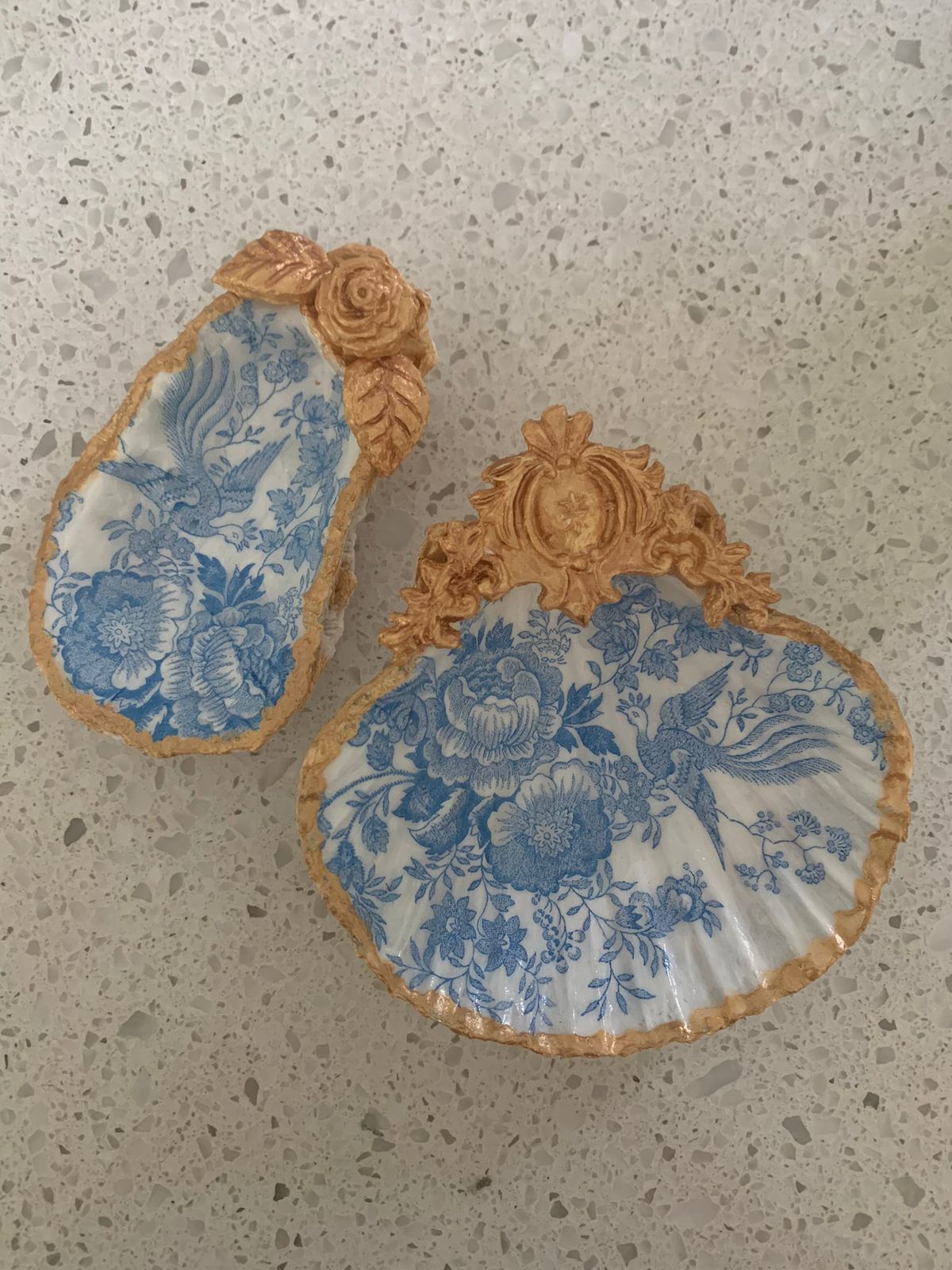 Blue Willow Oyster and Scallop Shell